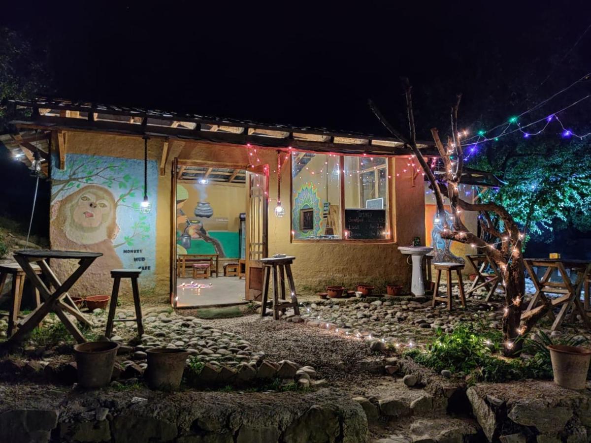 Monkey Mud House And Camps, Bir Hostel Exterior photo
