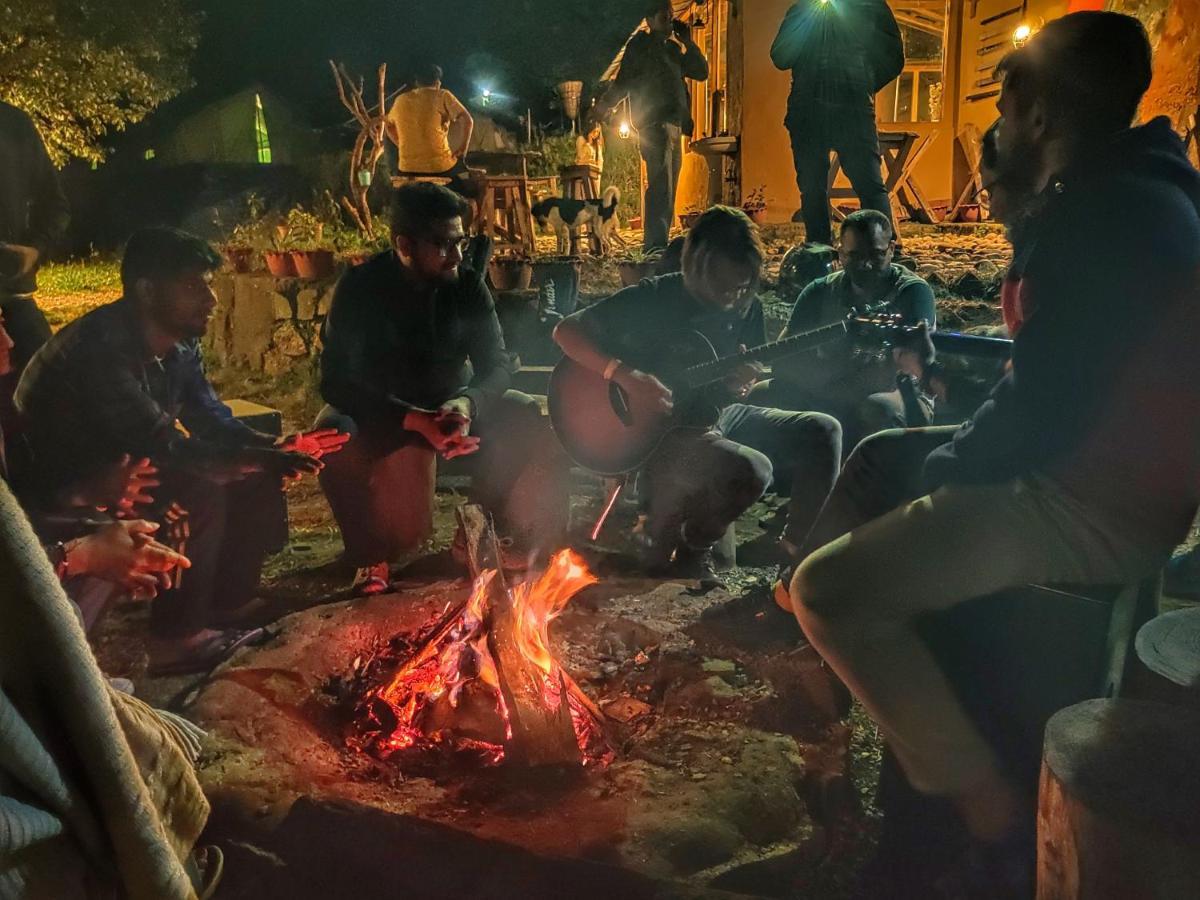Monkey Mud House And Camps, Bir Hostel Exterior photo