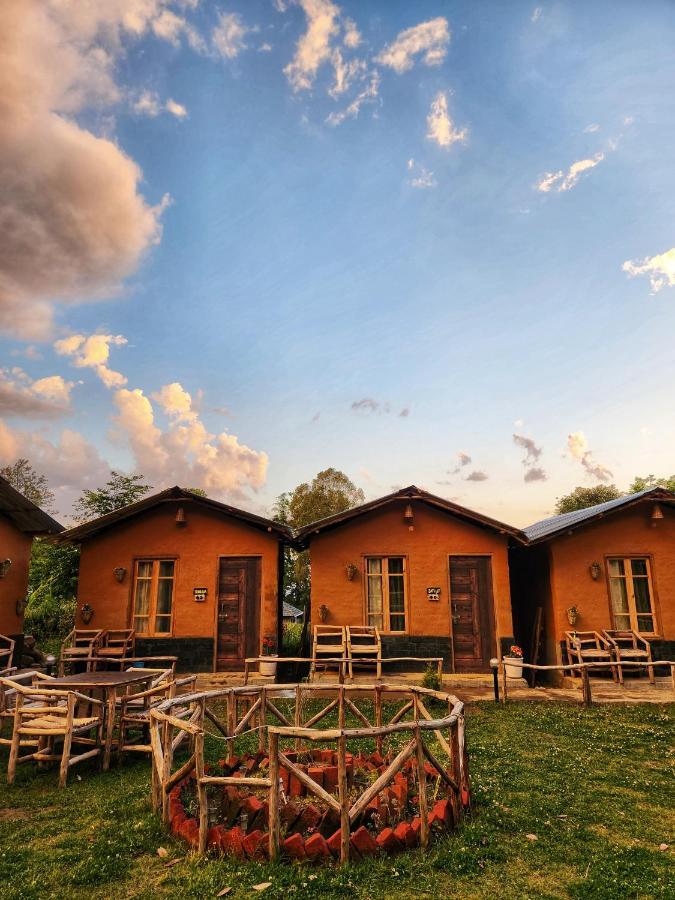Monkey Mud House And Camps, Bir Hostel Exterior photo