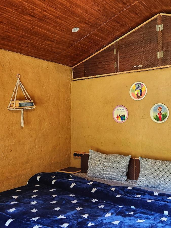 Monkey Mud House And Camps, Bir Hostel Exterior photo
